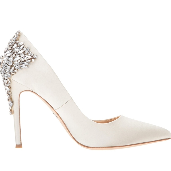 SOLD - - Badgley Mischka "Gorgeous" heels/Pumps Colour Ivory Size 6 - Picture 2 of 15